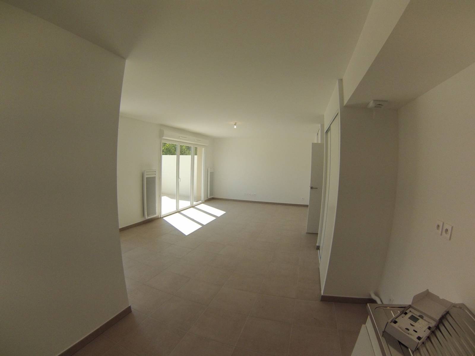 Location appartement T3 composé de 2 chambres, garage double et terrasse à Meyreuil