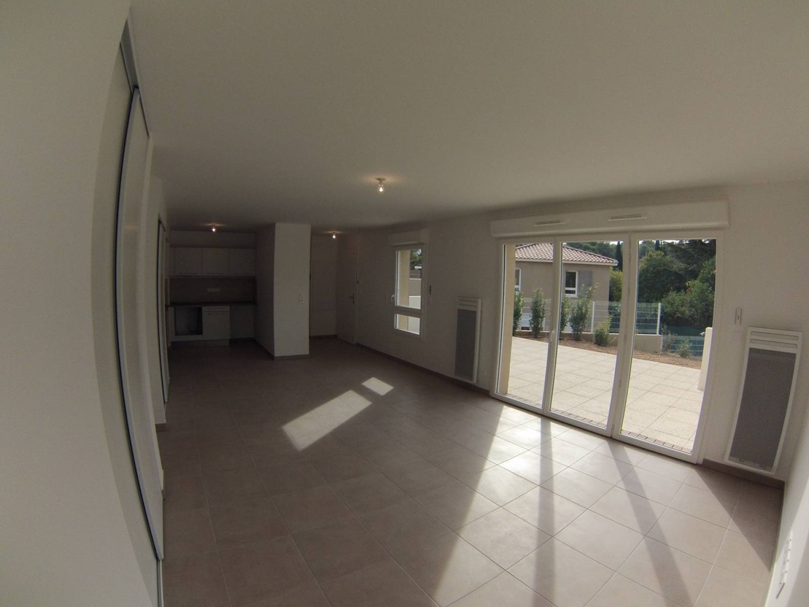 Location appartement T3 composé de 2 chambres, garage double et terrasse à Meyreuil