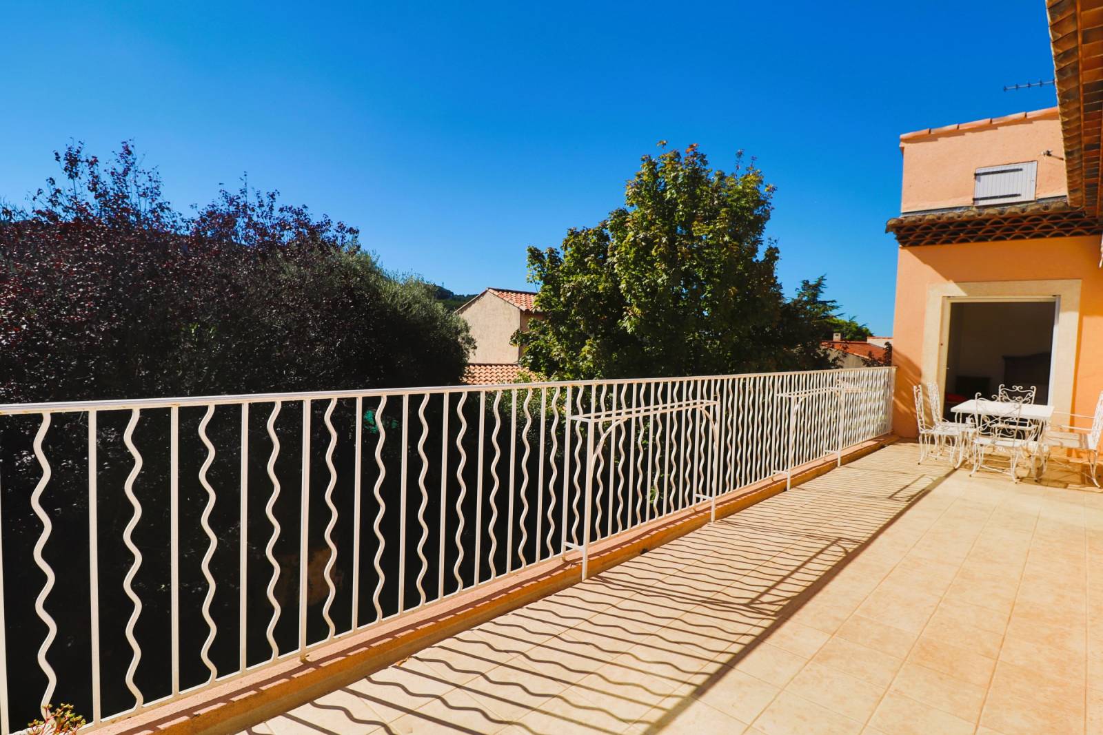 Villa au Calme Absolu à 5 Min à Pied de la Gare et du Centre du Village