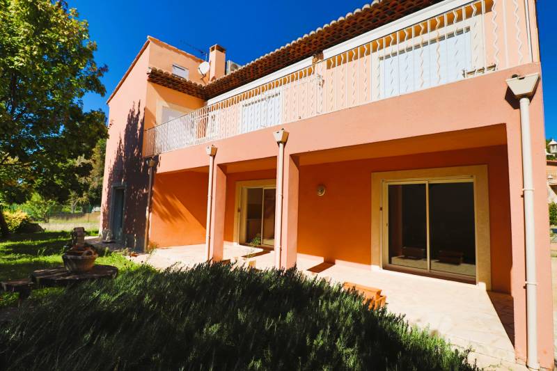 Villa au Calme Absolu à 5 Min à Pied de la Gare et du Centre du Village