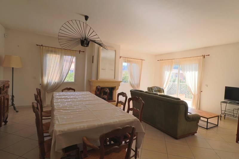 Villa au Calme Absolu à 5 Min à Pied de la Gare et du Centre du Village