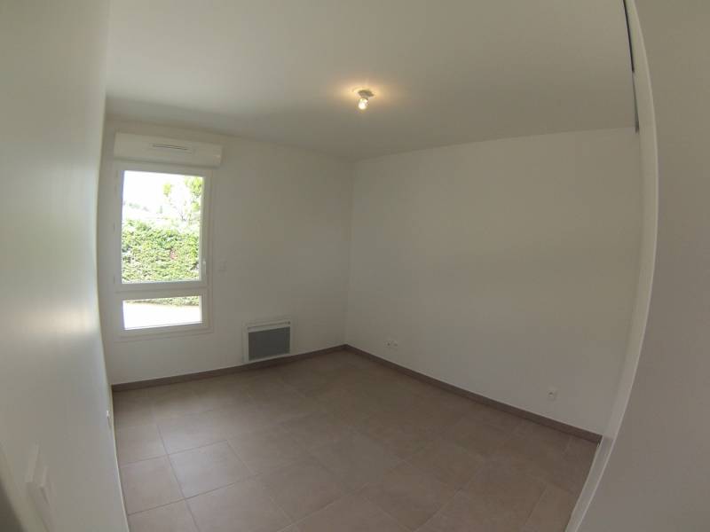 Location appartement T3 composé de 2 chambres, garage double et terrasse à Meyreuil