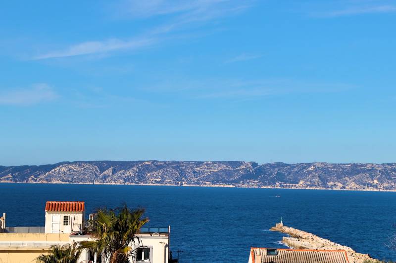 À LOUER – T3 MEUBLÉ AVEC VUE MER EXCEPTIONNELLE – MARSEILLE 13007