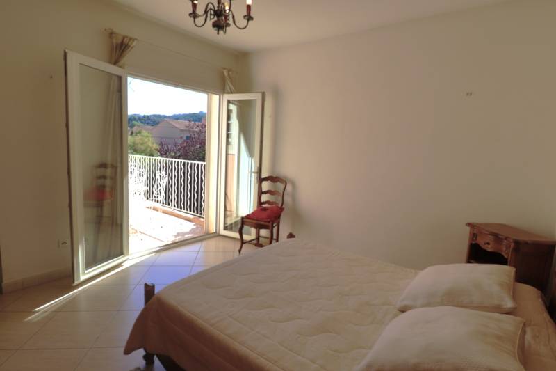 Villa au Calme Absolu à 5 Min à Pied de la Gare et du Centre du Village