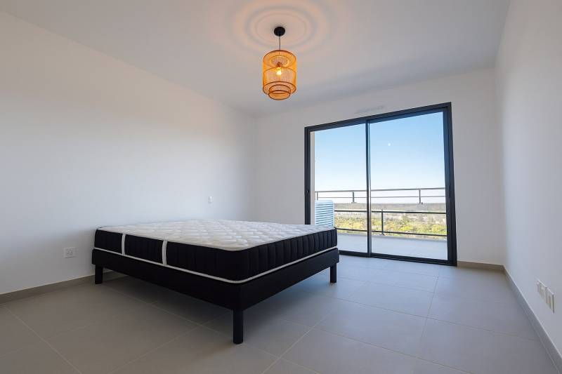 Location de ce superbe appartement meublé T4 avec 3 chambres avec 2 terrasses, 2 garages dans résidence récente à Aix en Provence